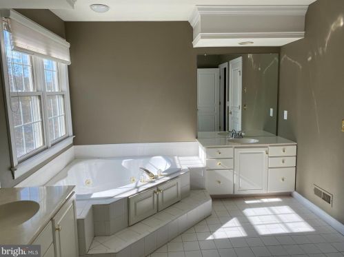 2123 Basswood Dr, Miquon PA 19444-2328 exterior