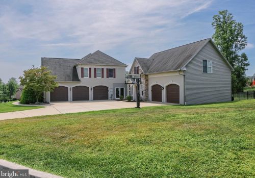 4205 Prosperous Dr, Harrisburg PA  17112-6038 exterior