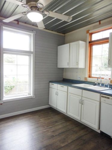 823 Crooks St, Green Bay, WI 54301-3913