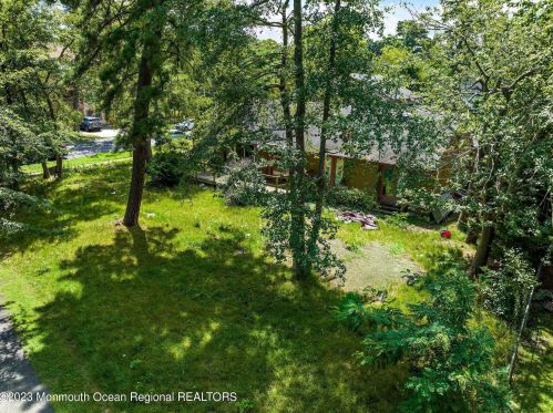 107 Lk Dr, Lakewood NJ  08701-3161 exterior