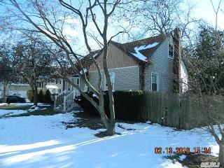 124 Little East Neck Rd, Babylon, NY 11702-2525