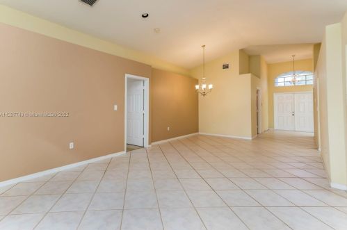 18322 33 St, Hollywood FL 33023-5682 exterior