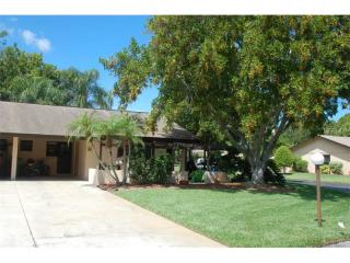 6110 Walnut St, Bradenton, FL 34209-5567