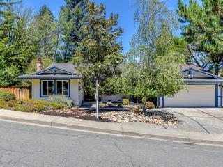 148 Calle La Montana, Moraga, CA 94556-1608