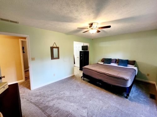 5985 Creek Rd, Washington Ch OH  43160-9726 exterior