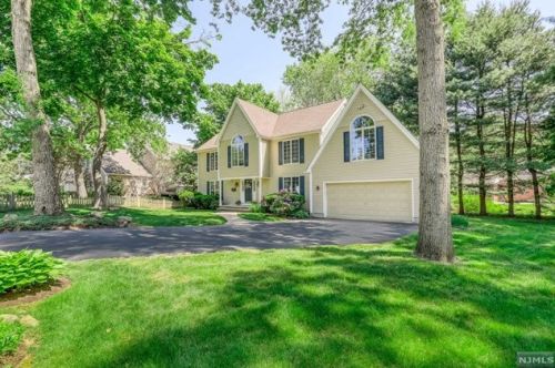 7 Heather Ln, Ridgewood NJ  07452-2835 exterior