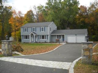 487 Dayton Rd, Bridgeport, CT 06611-1825