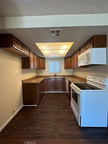 44840 Hanstead Ave, Lancaster CA  93535-2739 exterior