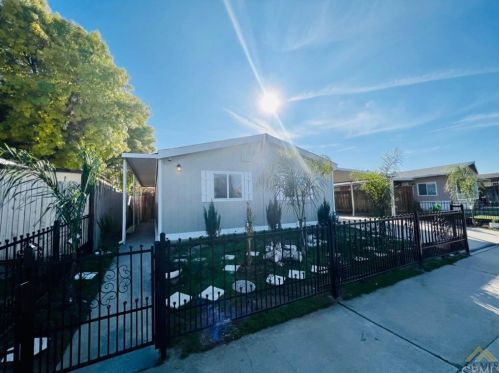 5105 Silver Springs Ln, Bakersfield, CA 93313-2765