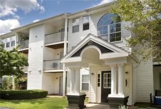 10 Town Pl, Middletown CT  06457-8737 exterior