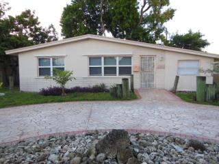 7410 Shalimar St, Hollywood, FL 33023-2539