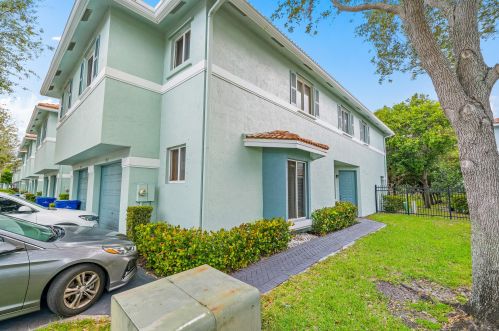 1922 Gardenia Ct, West Palm Beach, FL 33404-1871