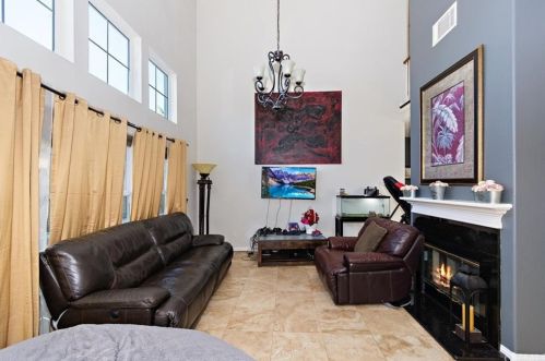 9027 Gallatin Rd, Pico Rivera, CA 90660-1527