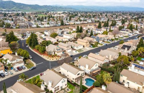 912 Celestine Cir, Vacaville CA  95687-7852 exterior