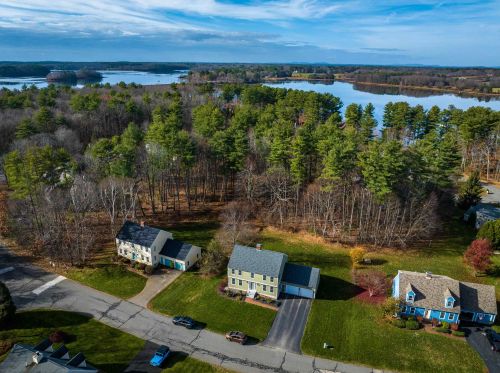 4 Blue Heron Dr, Dover, NH 03820-9126