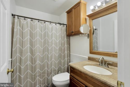 6 Terry Ct, New Castle DE  19720-7697 exterior