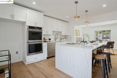 3425 Coolidge Ave, Oakland, CA 94602-3201