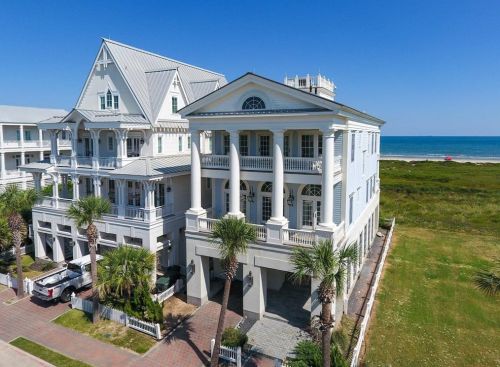 1601 Seaside Dr, Galveston, TX 77550-3363