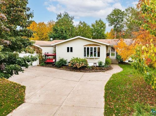 2824 Parkwood Ln, Duluth, MN 55811-5826