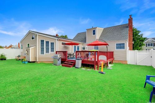 1012 Erie Ave, North Lindenhurst NY  11757-2117 exterior