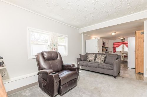 9 Friendship Dr, Salem NH  03079-3016 exterior