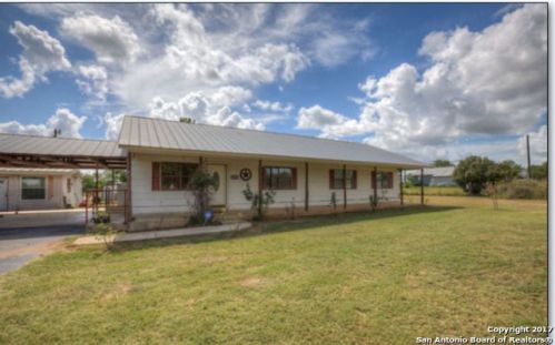 430 Northfield Dr, Pleasanton, TX 78064-6853