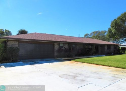 905 Weatherbee Rd, Fort Pierce, FL 34982-7143