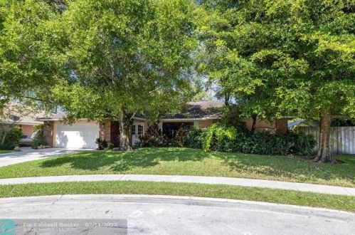 637 Dracena Dr, West Palm Beach, FL 33414-8173