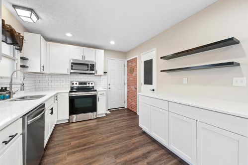 1090 Creekview Dr, Marysville OH  43040-8305 exterior