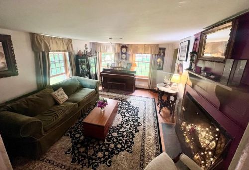 343 Beacon Dr, North Kingstown RI  02852-4630 exterior