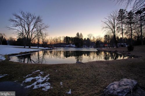 6411 Devonshire Hts Rd, Harrisburg PA 17111-4818 exterior