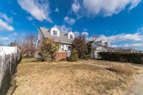 87 Morningside Dr, Westbury, NY 11590-4142