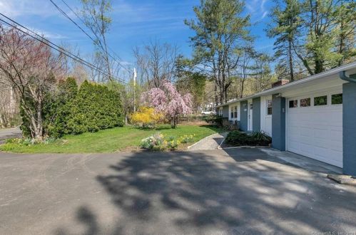 86 Woodland Dr, Northford CT  06472-1210 exterior
