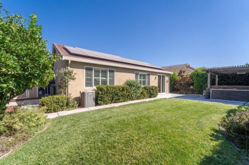 2275 Ravenbrook Ln, Manteca CA  95336-8329 exterior