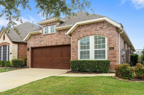 208 Bristol Ave, Euless, TX 76040-3206