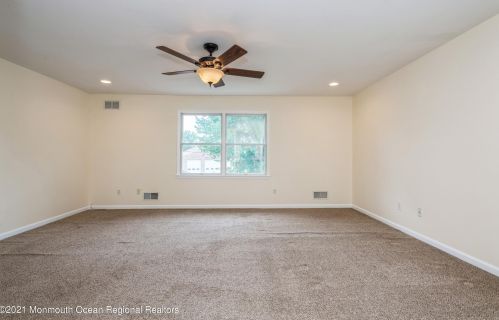 317 Pine St, Middletown NJ  07748-5545 exterior