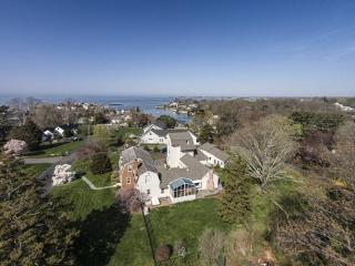 34 Grv Hl Rd, Guilford CT  06437-3126 exterior