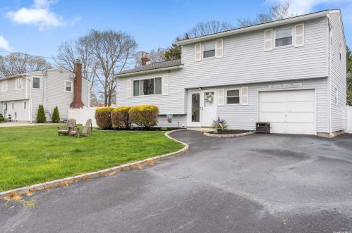 7 Fiesta Dr, South Setauket, NY 11720-1502