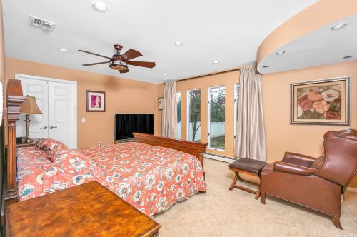 22 Stonywell Ct, Huntington Station NY  11746-5423 exterior