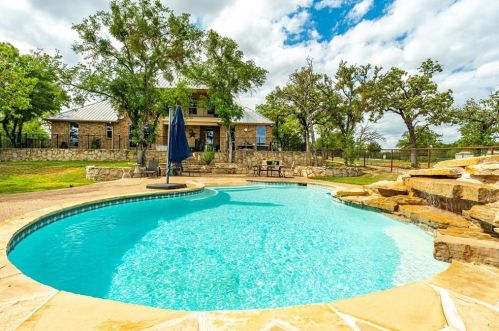 137 Silver Saddle Cir, Weatherford, TX 76087-6628