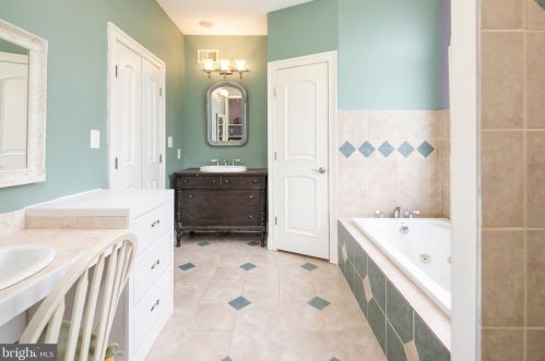 240 O St, Purcellville VA  20132-3002 exterior