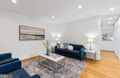 3709 Whispering Ln, Falls Church VA  22041-1121 exterior