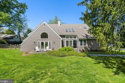 323 Warner Rd, Wayne, PA 19087-2115