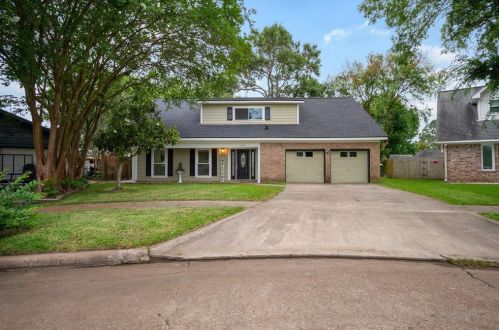 1741 Hialeah Dr, Taylor Lake Village, TX 77586-2938
