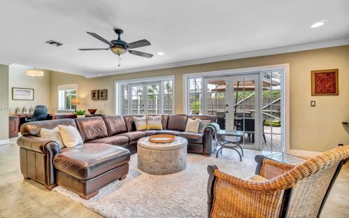 1122 195 Ave, Hollywood FL 33029-3272 exterior