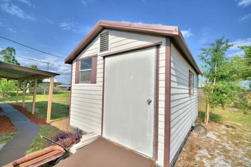 303 Raymond Ave, West Frost Proof FL  33843-9431 exterior