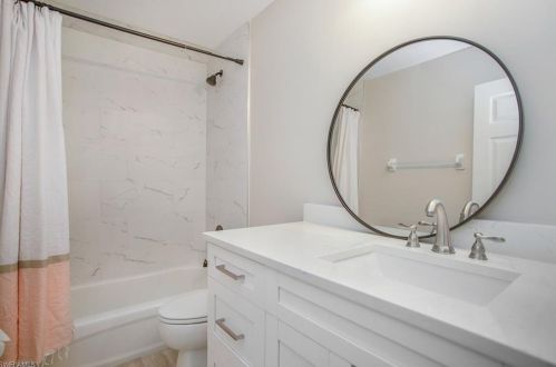 7579 Berkshire Pines Dr, Naples FL  34104-9445 exterior