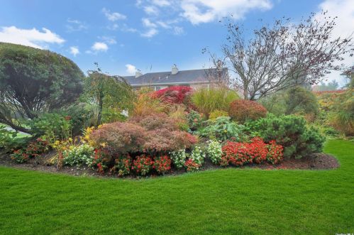 1025 Madeira Blvd, Huntington Station NY 11747-5283 exterior