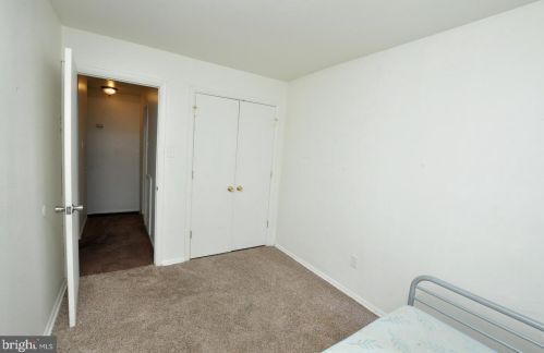 4 Longbow Ct, Erial NJ  08081-1933 exterior