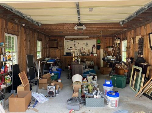 8 Cypress Rd, Uncasville CT  06382-1420 exterior